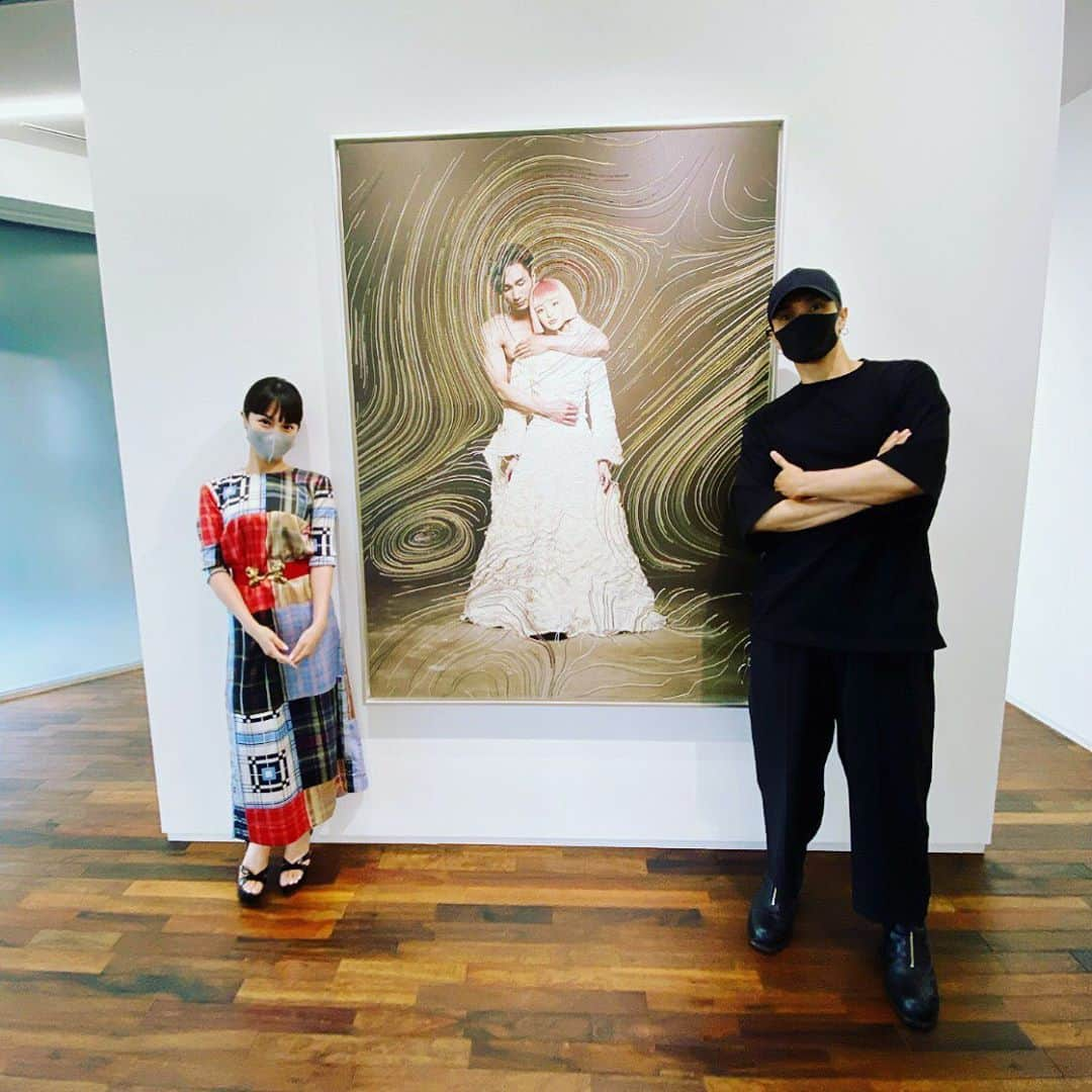 橘ケンチさんのインスタグラム写真 - (橘ケンチInstagram)「清川あさみさんの最新個展がいよいよ明日からフィリップス東京にて始まります😄  今回はありがたくもモデルとして関わらせていただきました🙏  素晴らしい芸術作品の数々、、これは絶対に生で見るべきものですね✨  芸術の秋🍁✨  #清川あさみ　さん #刺繍 #驚愕#才能 #imma #フィリップス東京 #芸術#アート」9月3日 22時24分 - kenchitachibana