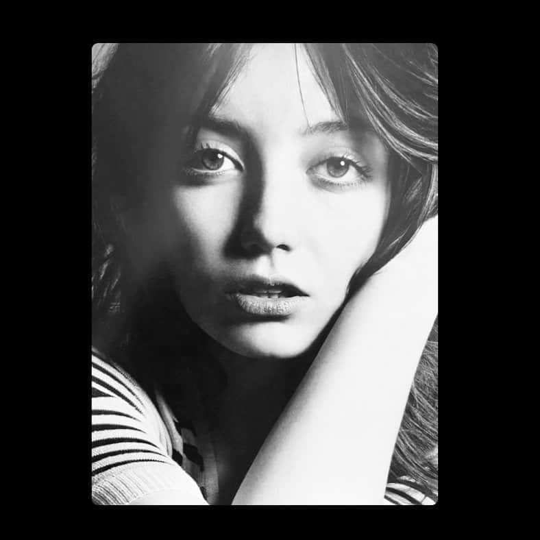デイジー・ロウのインスタグラム：「Throwing back all the way to 2010 by the loveliest @lizcollinsphotographer for issue 1 of @the_gentlewoman thank you for sending this over wonder man @ronojoydam ♥️ #tbt」