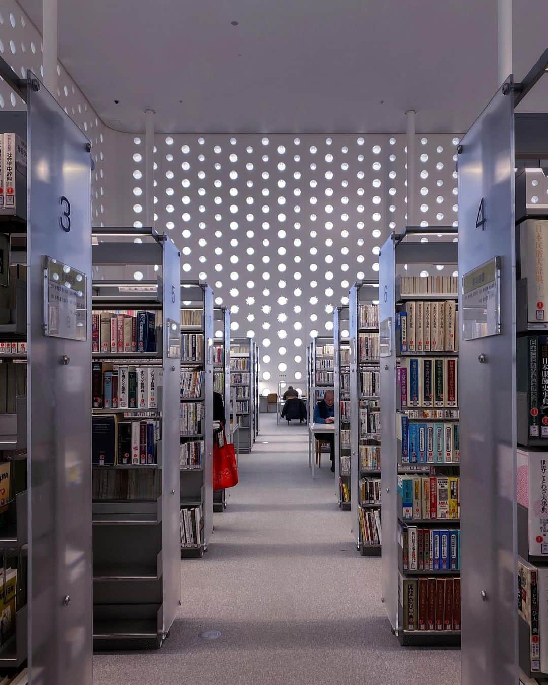 ima_ju / Jun Iのインスタグラム：「: : Dots and Depth : : ::」