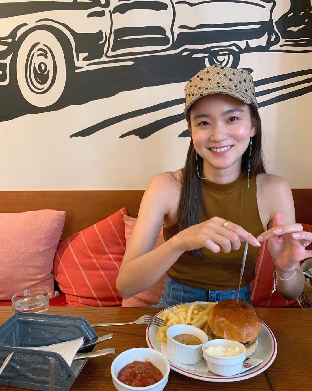 遠藤瞳のインスタグラム：「こないだのお休みランチ🍽 たまに食べたくなるんだよね🍔 たまにはいいよね、が合言葉🍔 どこかバーガー屋さん オススメあったら教えて🧏‍♀️  #lunch」