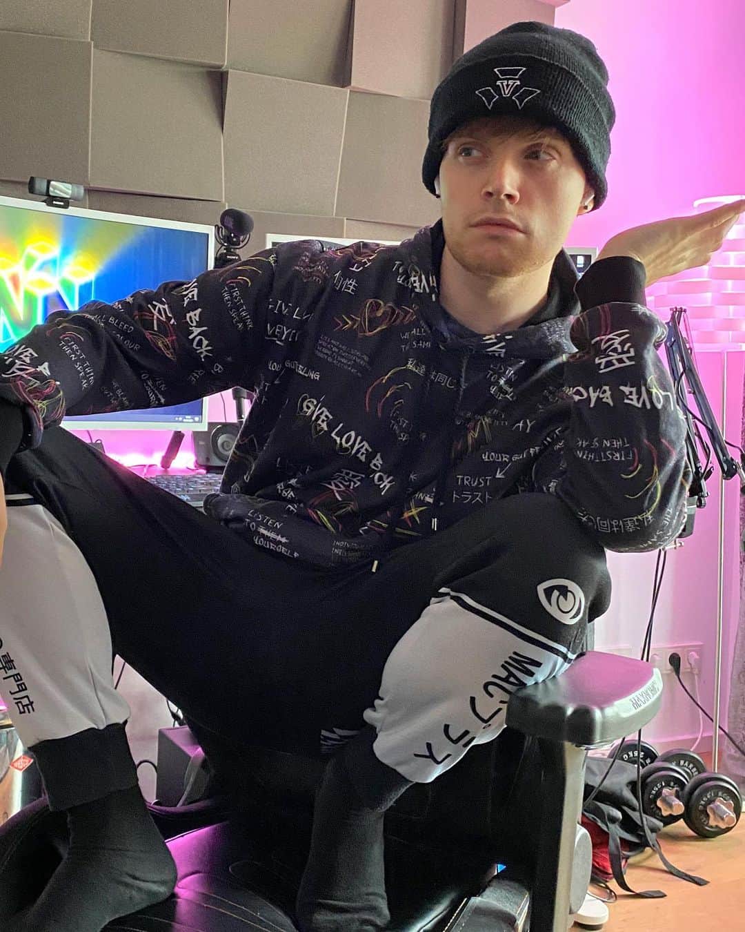 のインスタグラム：「sry bro ich höre dein hate nicht」