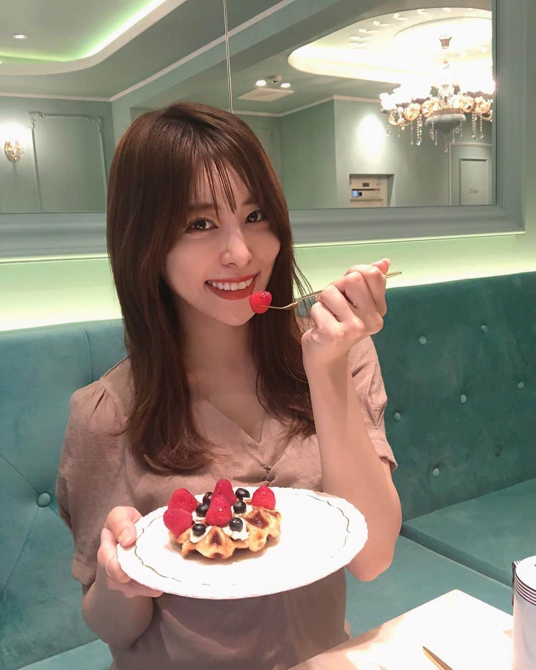のインスタグラム：「このカフェ本当かわいかった🥺🤍」