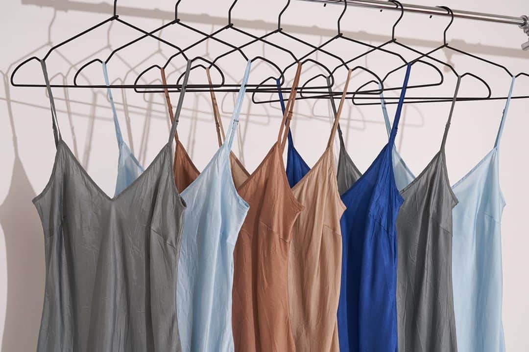 のインスタグラム：「Find the right hue for you.  #jporganic #organicbyjohnpatrick #skyblue #chai #olive #jungle #biasslip #cupro #slipdress」