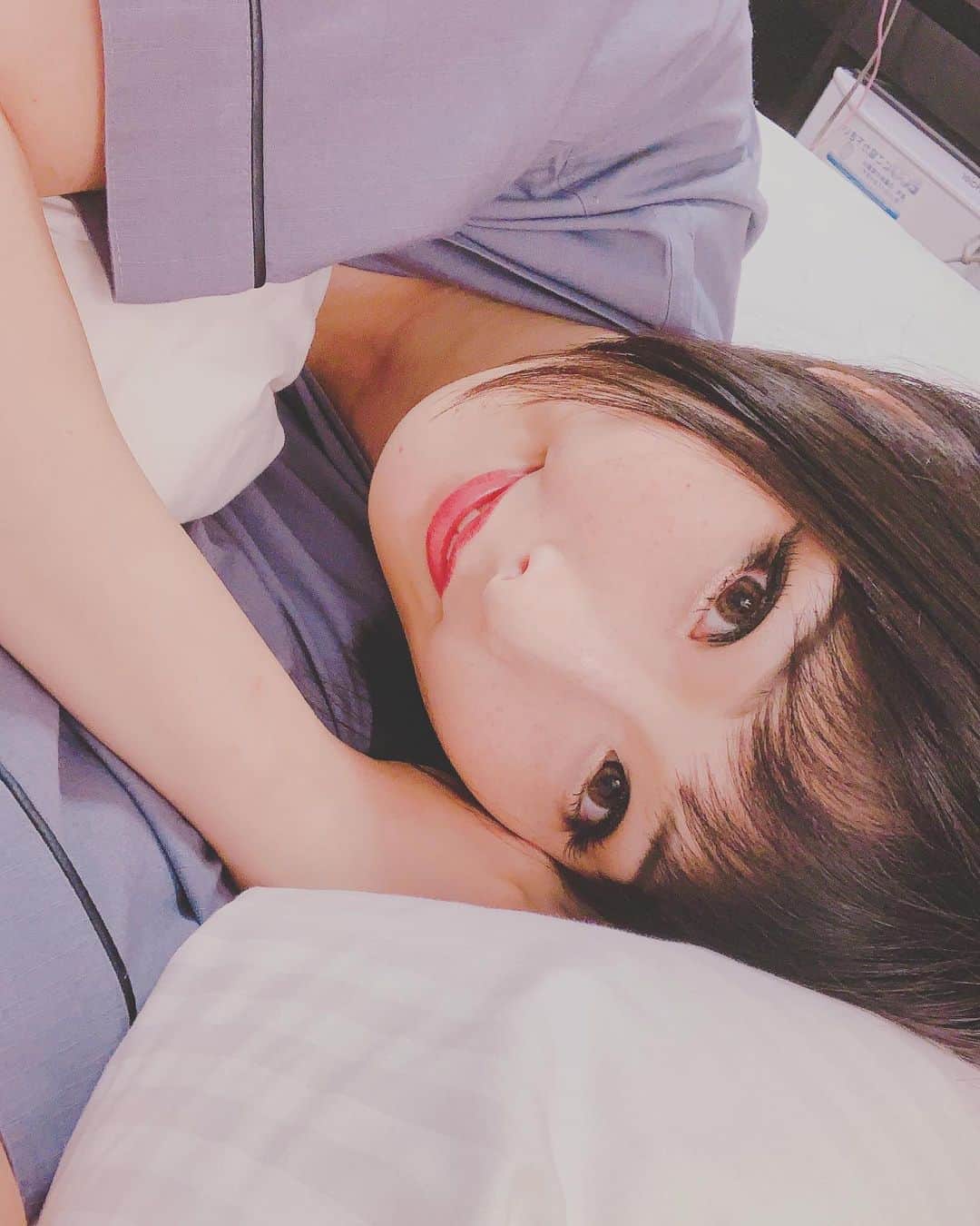 真琴さんのインスタグラム写真 - (真琴Instagram)「ホテルのふかふかベッドに思いを馳せています🤤」9月3日 22時47分 - makochan926