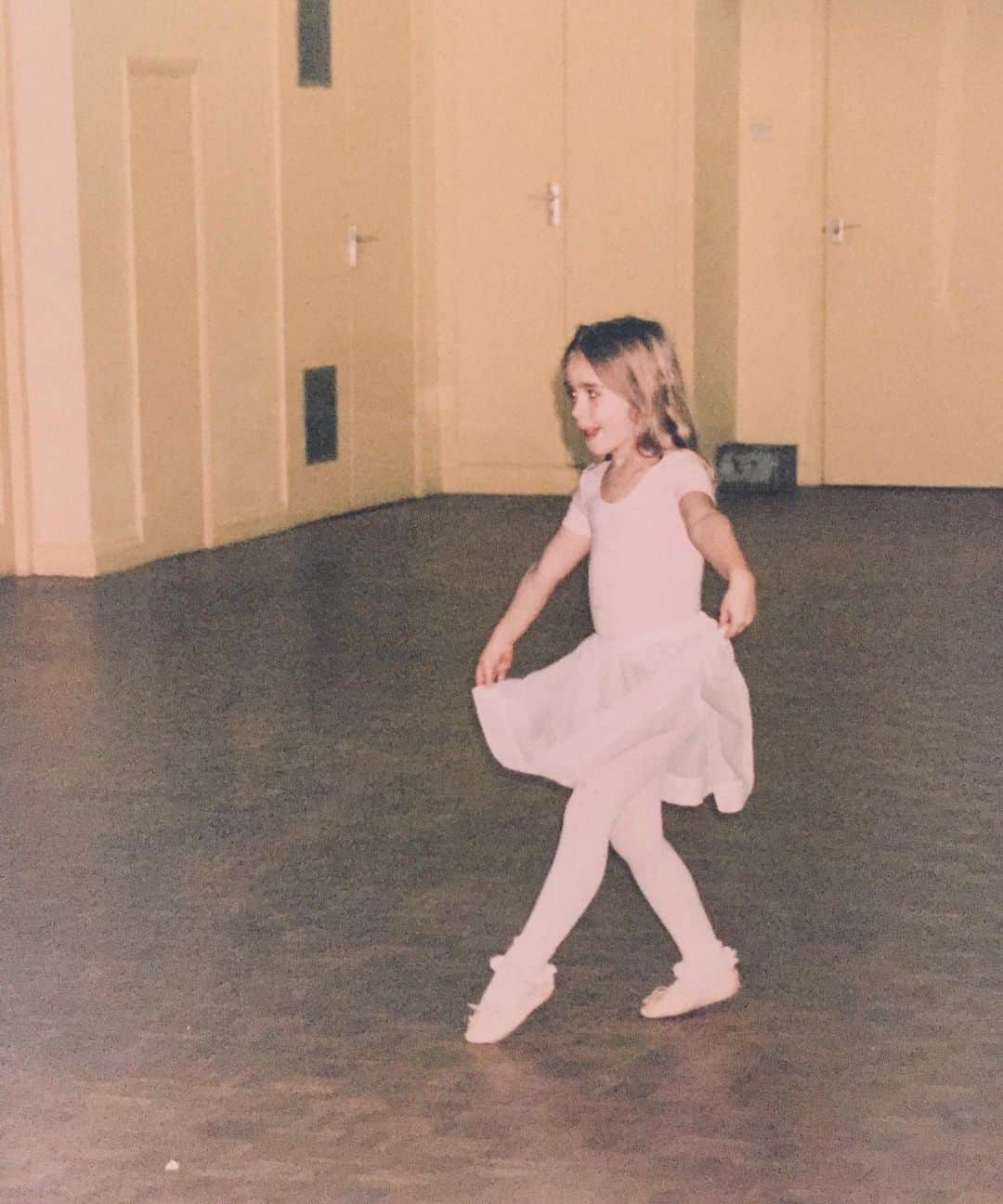 リリー・コリンズさんのインスタグラム写真 - (リリー・コリンズInstagram)「Tiny Dancer #TBT...」9月3日 22時48分 - lilyjcollins