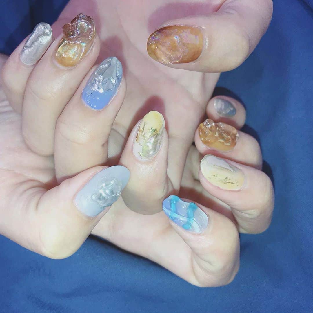 なかやまちえこのインスタグラム：「凸凹ニュアンス💅⠀ ⠀ #nail #nails #nailart #ネイル #美甲 #ネイルアート  #japanesenailart #manucure #japanesenails #manicurist #gelnails #أظافر #네일아트 #미용 #vẽmóng #ngườiđẹp  #เพ้นท์เล็บ #искусствоногтя #artedeuñas #เพ้นท์เล็บเจล #ジェルネイルデザイン #ネイルデザイン #senikuku #nagelkunst #ニュアンスネイル #凸凹ネイル #凸凹nails」