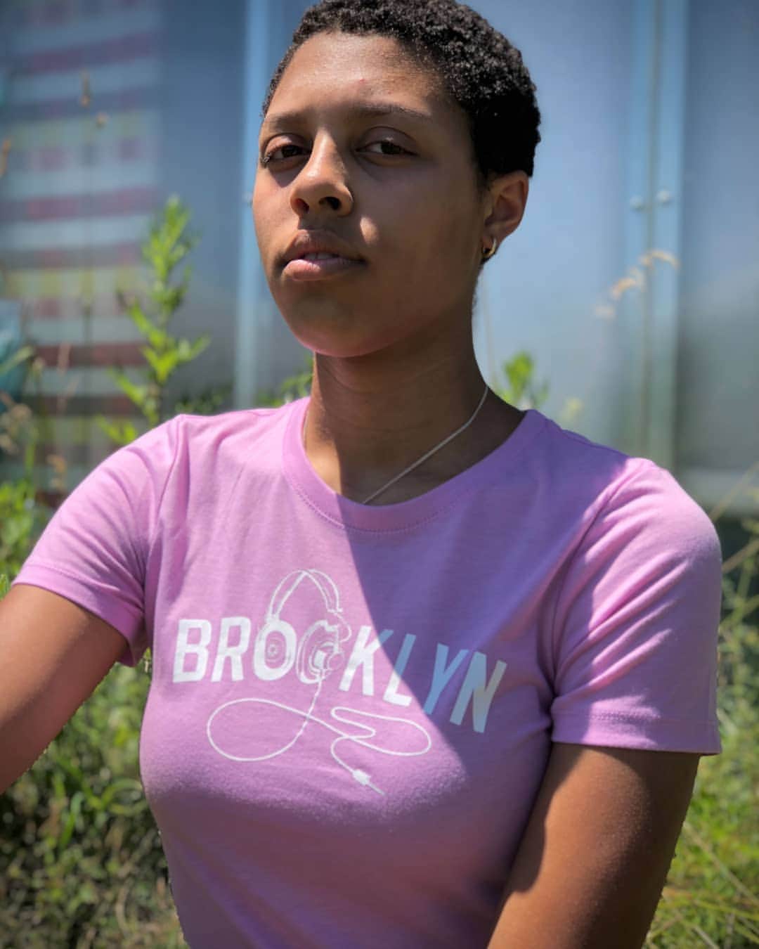 ブルックリンインダストリーズのインスタグラム：「Bk Phones for the ladies. 🎧  Last day to shop our Buy 2 items Get the 3rd 50% off. Use code BACK2FALL at checkout.  #liveworkcreate  #brooklynindustries  #womensgraphictees」