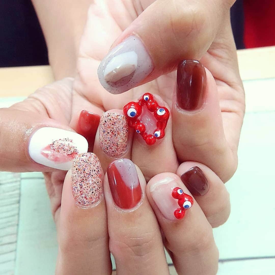 ネイル アイ サロン スグネさんのインスタグラム写真 - (ネイル アイ サロン スグネInstagram)「いのちくんネイル祭💅 かなり立体的ですが、意外といけると好評です🔴🔴👀🔴🔴  ちひろ  #ちひろ指名でお願いします#sugnechihiro#sugne#ネイル#ネイルデザイン#ネイル#カジュアルネイル#ショートネイル#ネイル#ニュアンスネイル#ニュアンスアート#nail#かわいい#nailart#手描きアート#네일아트#네일디자인#귀여운네일#キャラクターネイル#痛ネイル#キャラネイル#젤네일 #에쁜네일#いのちの輝きネイル#いのちの輝き#万博ネイル」9月3日 23時11分 - naileyesalonsugne