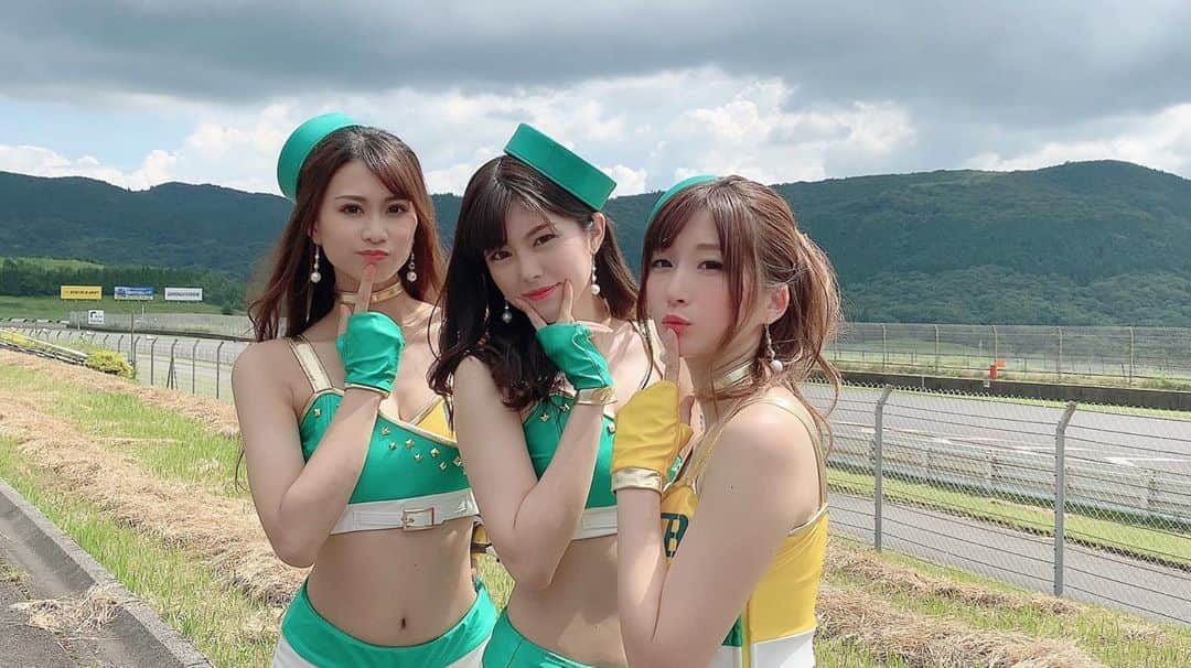 熊林保奈美のインスタグラム：「* . S耐富士24hいよいよだな〜☺️ . . 今回の富士24hは RQは2人までになってしまったので、 サポーターズからはとってぃと私が 応援に向かいます👏🏻 らんらんは今回お留守番だけど、 気持ちは3人で応援しますっ！🥺💚 (写真はこの前のオーポリの時の☺️) . . 私たちと一緒に 埼玉トヨペットGreen Braveの応援を よろしくお願いします✨ . * #埼玉トヨペット #埼玉トヨペットgreenbrave #GreenBrave #埼玉トヨペットサポーターズ #s耐 #s耐24h #レースクイーン #RQ #熊林保奈美 #道産子 #Japanesegirl #paddokgirls #pitgirl #instalike #맞팔」