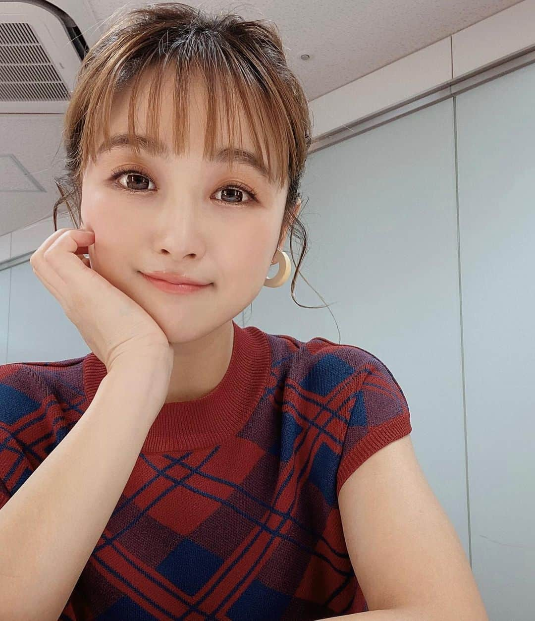 鈴木奈々さんのインスタグラム写真 - (鈴木奈々Instagram)「メガネなしと、メガネあり、 どちらが良いですか？？ #くだらない質問ですみません」9月3日 23時21分 - nana_suzuki79