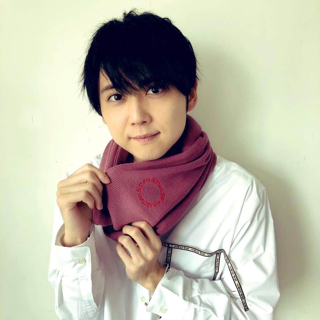 梶裕貴のインスタグラム：「i know i haven’t screamed about kaji-kun lately bc i got busy with uni (i’m sorry!!) but i wouldn’t forget to greet him so,,, HAPPY BIRTHDAY, KAJI-KUN!! 💖 as always, i wish u good health, and for all the success and goodness to come your way <3 i’m sorry i wasn’t active as before but i love you so much and i’m here to support you until the end!! (also i was so touched when he thanked us in english 😭)」