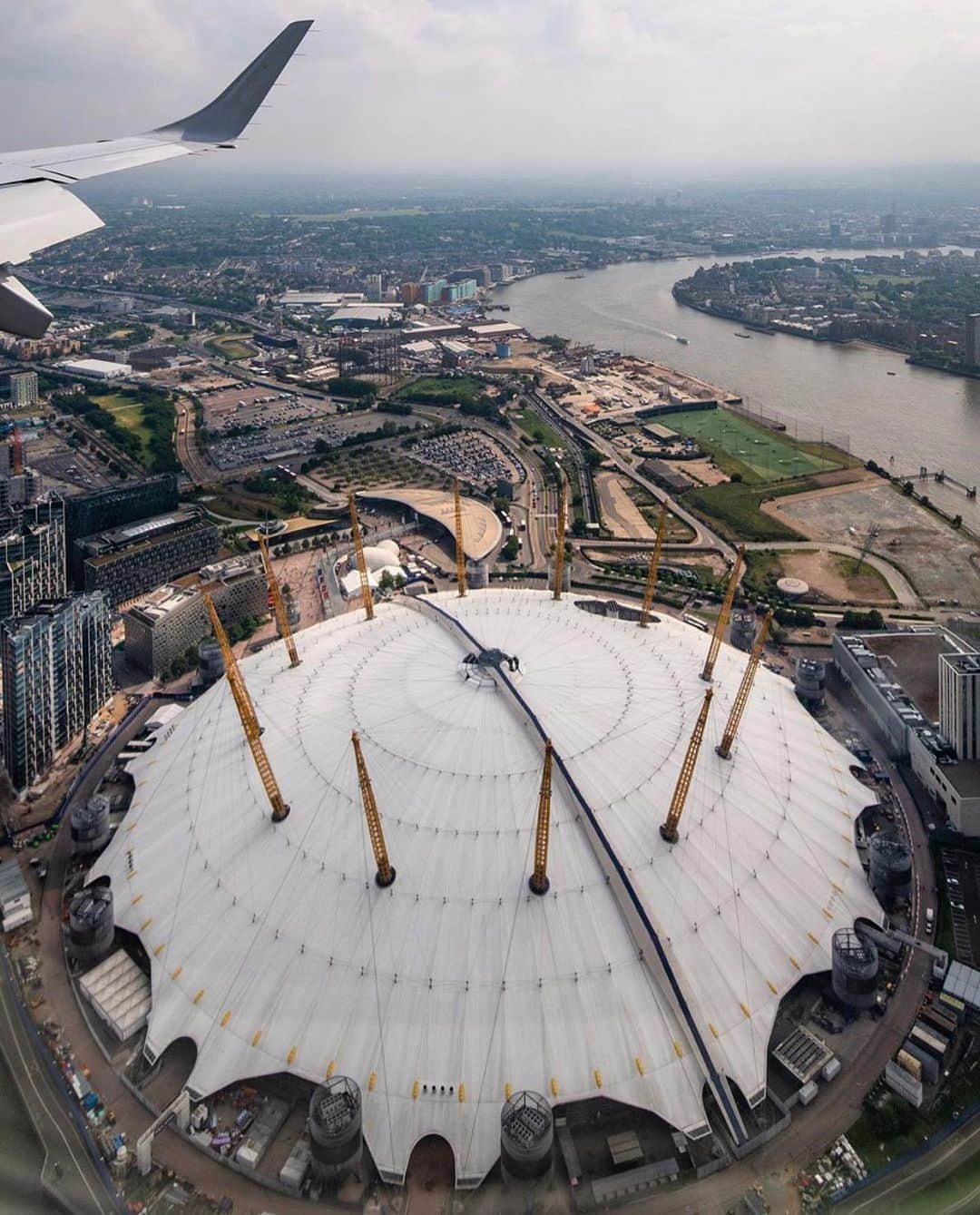 @LONDON | TAG #THISISLONDONさんのインスタグラム写真 - (@LONDON | TAG #THISISLONDONInstagram)「Happy Birthday @LondonViewPoints! Always bringing us the best views! It’s only fitting that #London should give you the biggest birthday cake! 🎂😆 #TheO2 ✈️🇬🇧   ___________________________________________  #thisislondon #lovelondon #london #londra #londonlife #londres #uk #visitlondon #british #🇬🇧 #o2arena #greenwich」9月3日 23時25分 - london