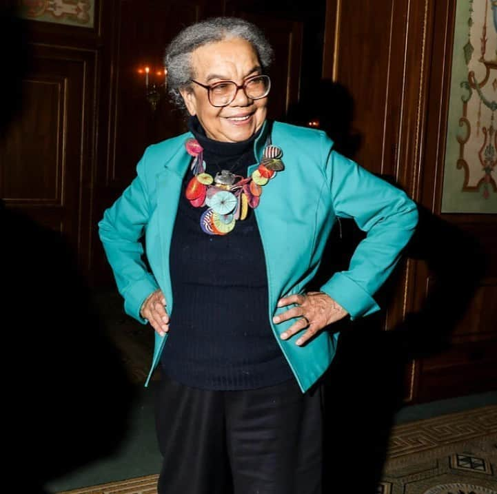 ヒラリー・クリントンさんのインスタグラム写真 - (ヒラリー・クリントンInstagram)「My hero and mentor, Marian Wright Edelman, led @childdefender1973 to fight for the rights of America’s children over nearly 50 years. I’m excited to cheer on her successor, @revdrstarsky, as he takes the reins in this pivotal moment for our country and our kids. #CDF」9月3日 23時35分 - hillaryclinton