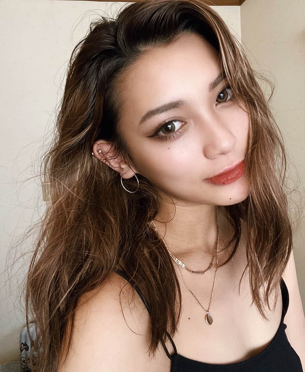 のインスタグラム：「よいしょ〜  化粧落とす前」