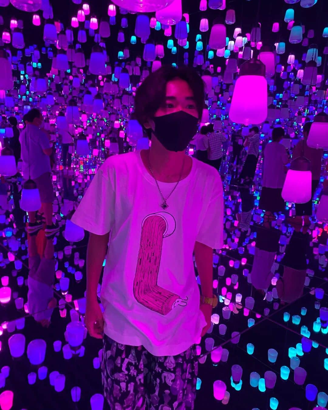 のインスタグラム：「時間と現実を忘れる世界だったぁー🤤 こうゆう世界があったらすみたいなぁ🐰 ・ ・ ・ #チームラボ  #ラプンツェル #ひまわり畑  #windyちゃんにもおすすめ」