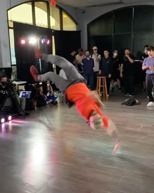ショーン・ガルニエのインスタグラム：「BREAKDANCE IS ONE OF MY HOBBY ! 🔥🎧 🕺🏻 ▪️ ▪️ ▪️ ▪️ Just love watching @benstacks doing his things!🔥🔥🔥  #seangarnier #seanfreestyle #urbanballer #bboying #breaking #breakdance」