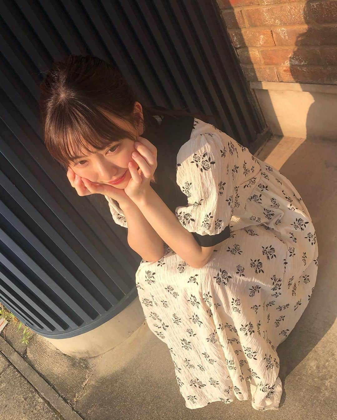 熊崎晴香さんのインスタグラム写真 - (熊崎晴香Instagram)「﻿ ﻿ ﻿ ﻿ 花柄が多いよねってよく言われる🌼﻿ ﻿ ﻿ #flower #ワンピース　#fashion ﻿ @holidayandholiday_official  #white」9月3日 23時46分 - kumakuma9810