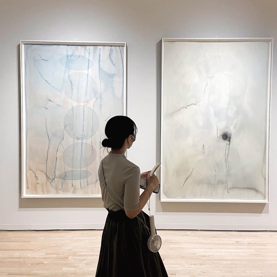 のインスタグラム：「美術館投稿ラスト！ また美術館にハマりつつあるネ😺🤍 #美術館　#オラファーエリアソン」
