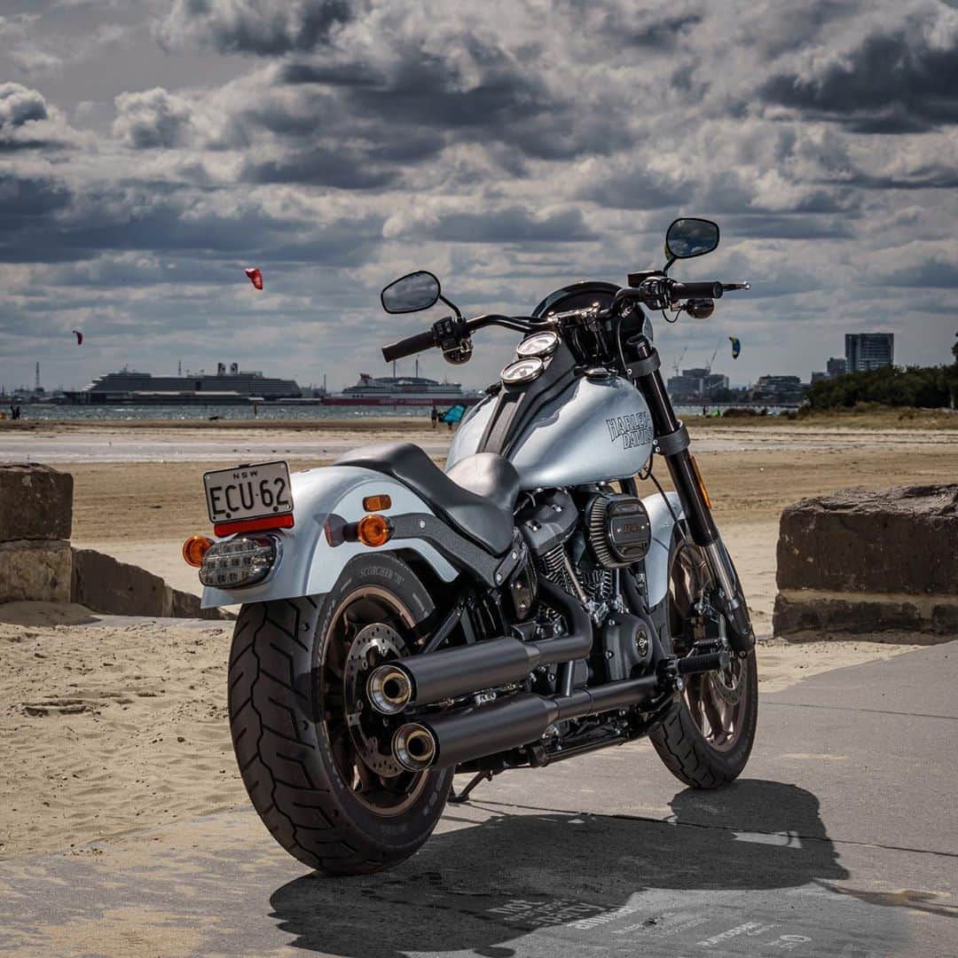 Harley-Davidson Japanさんのインスタグラム写真 - (Harley-Davidson JapanInstagram)「衝動は、烈しい程いい。#ハーレー #harley #ハーレーダビッドソン #harleydavidson #バイク #bike #オートバイ #motorcycle #ローライダーS #lowriders #fxlrs #ソフテイル #softail #ミルウォーキーエイト #milwaukeeeight #衝動 #impulse #情景 #scene #LetsRide #2020 #自由 #freedom」9月3日 23時59分 - harleydavidsonjapan
