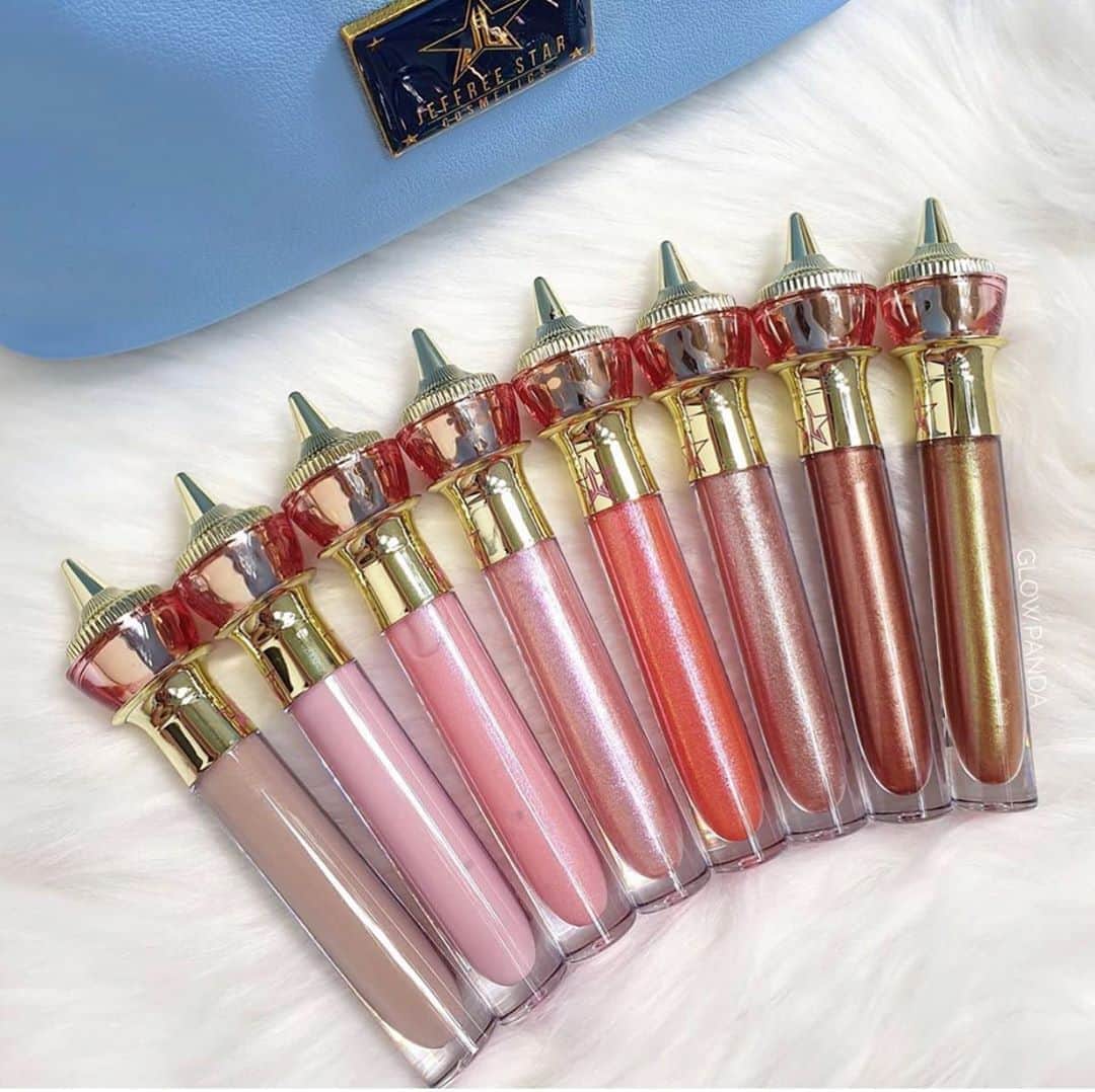 Jeffree Star Cosmeticsさんのインスタグラム写真 - (Jeffree Star CosmeticsInstagram)「Gloss Heaven 🌟 @glow.panda lays out a few shade of #THEGLOSS 💦 Do you spot any of your most loved? 😇 #jeffreestarcosmetics」9月4日 0時11分 - jeffreestarcosmetics