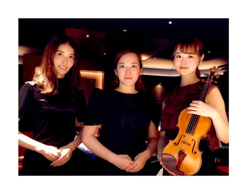 安島萌のインスタグラム：「素敵なお二人と演奏させていただきました。  piano木米真理恵さん violin矢部咲紀子さん vocal 安島萌」