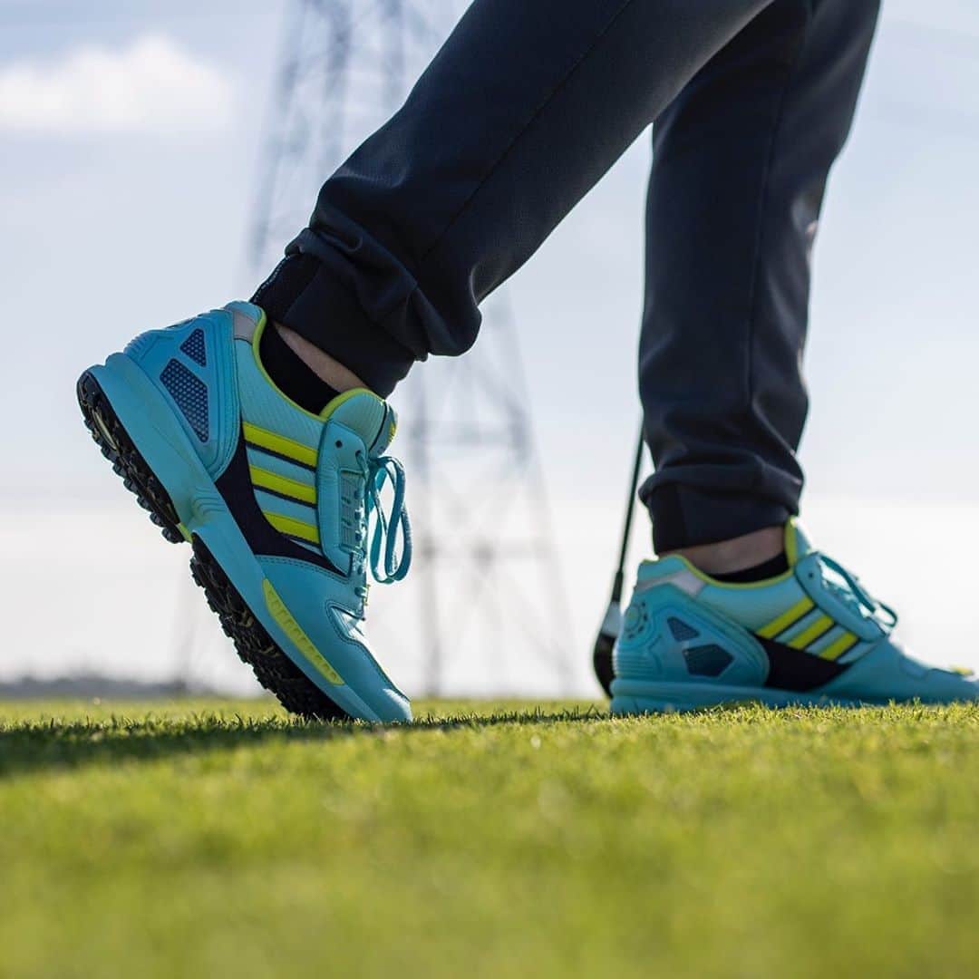adidas Golfさんのインスタグラム写真 - (adidas GolfInstagram)「From the archives to the course. ZX 8000 Golf ⛳️ Boost in the midsole provides all-day comfort while Torsion System increases stability. All atop a spikeless outsole made for golf and built on the original ZX 8000 grip pattern. ⏰ Available tomorrow. #adidasZX」9月4日 0時21分 - adidasgolf