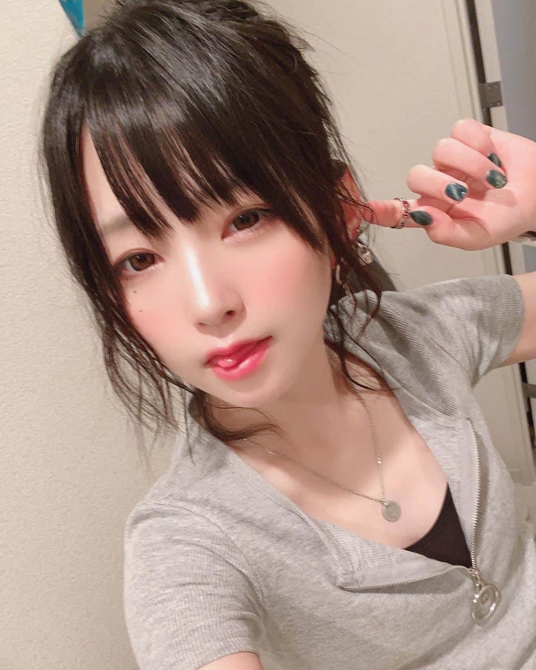 霧宮てんのインスタグラム：「シックスパッド効いてますっっ‼️」
