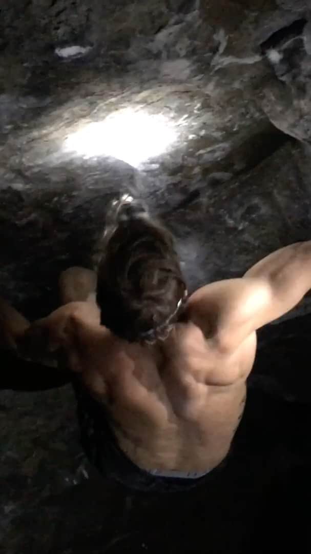 ダニエル・ウッズのインスタグラム：「Had a good session the other night at Camp Dick. Started off by repeating @griffinwhiteside “Little Richard” (8B+/14). Next I did a left exit (video) to LR which adds an 8A/v11 after doing the 8B+/v14. To top it off I did a left entrance trav into LR. This adds a 7 move 7B+/v8 straight into LRs crux. Two 8B+\v14 and an 8C\v15 in a session isn’t so bad 😈. And all the lines have quality rock and moves!」