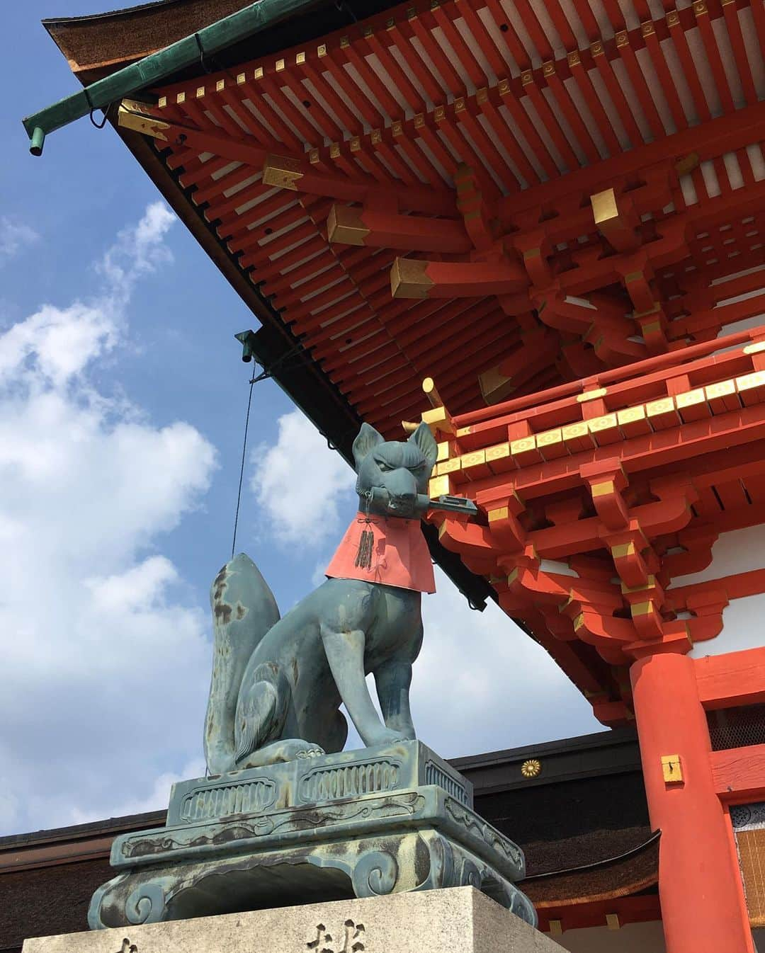 白鳥羽純さんのインスタグラム写真 - (白鳥羽純Instagram)「⛩ そびえ立ち連なる朱の鳥居 願い事が「通り」ますように•••🦊   #伏見稲荷大社 #千本鳥居 #京都伏見 #Fushimiinari #Kyotojapan #discoverjapan」9月4日 0時54分 - hasuminst