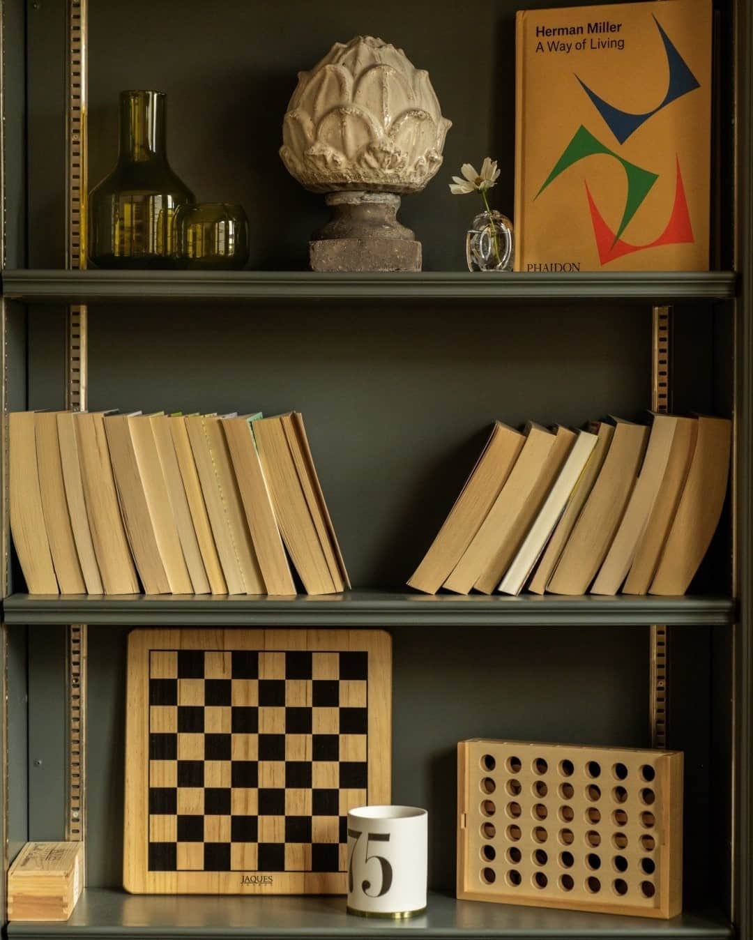 のインスタグラム：「When it comes to finding the perfect zoom background there is a lot to consider. Kitchen? Too messy. Bedroom? Too weird. A blank wall? Too much like a hostage video. A bookcase, on the other hand, is both aesthetically pleasing and personal without being unprofessional. Here's how we're styling ours. #MRPORTERatHome」