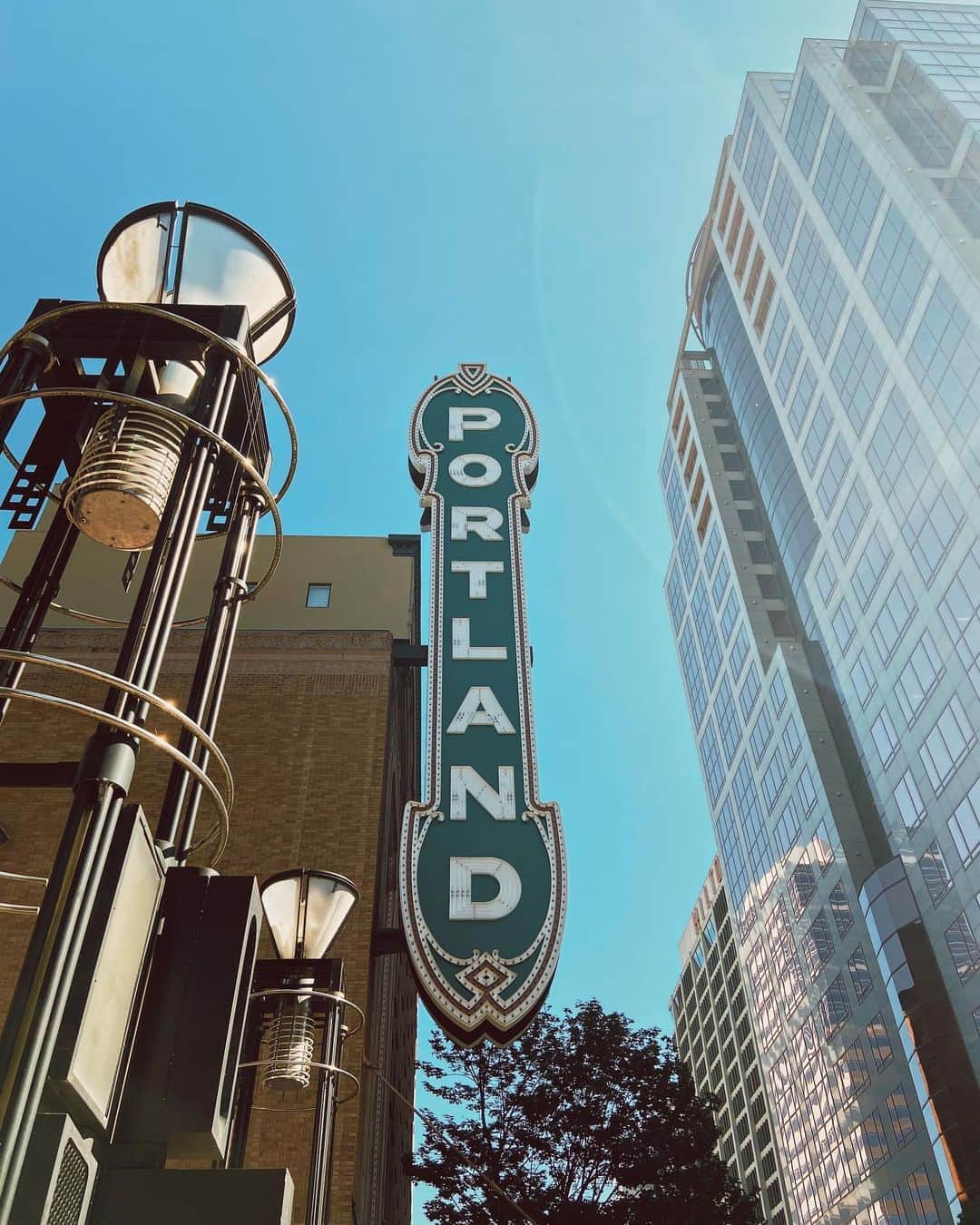 Portlandさんのインスタグラム写真 - (PortlandInstagram)「Rise & Shine Portland! ☀️ - 📷: @bin.dropped  #Portland #PortlandNW #OregonNW #PDX」9月4日 1時00分 - portland