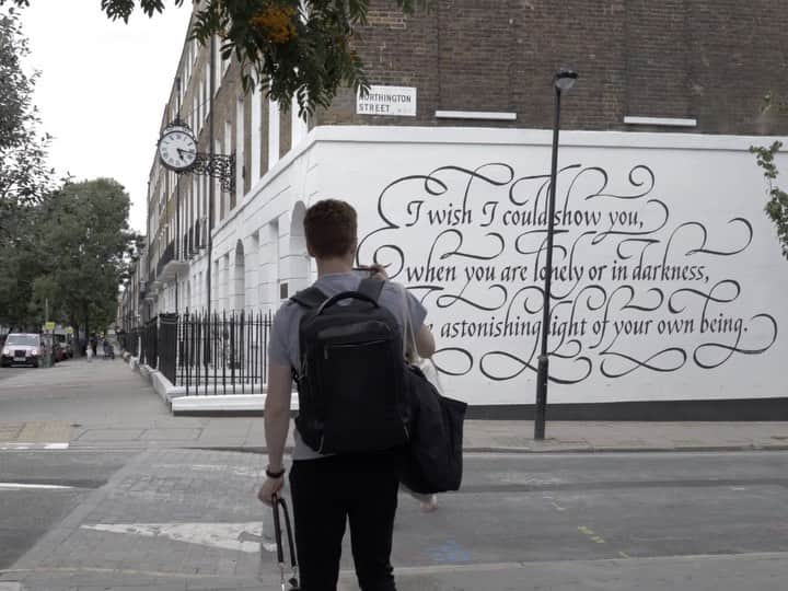 Seb Lesterのインスタグラム：「My ‘I Wish’ limited edition print launched yesterday at seblester.com/shop (link in bio) and a related mural has gone up in Holborn, London as part of #londonmuralfestival - Thank you so much to everyone who buys my art, it really helps me do the things I want to do. #hafez #hafiz #poetry #seblester」