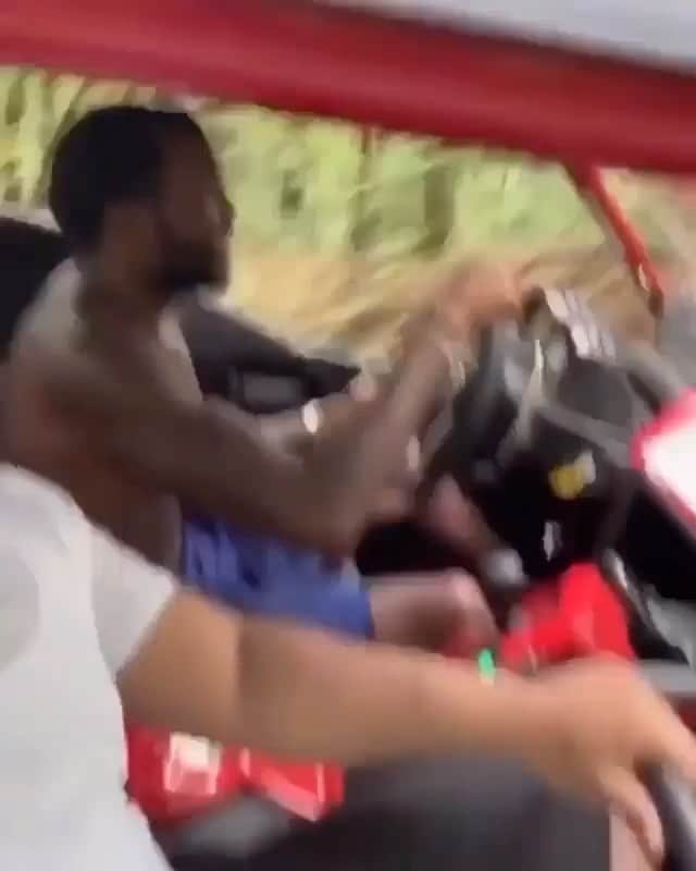ファンクマスター・フレックスのインスタグラム：「@meekmill out here going hard! Via: @ern_dcr WHO ELSE GOT SKILLS LIKE THIS?」