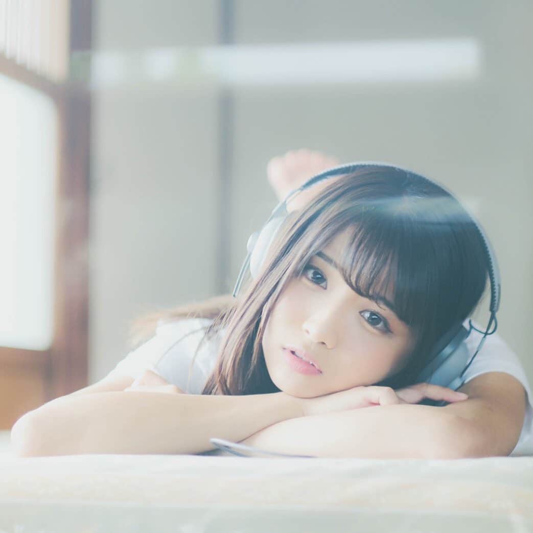山本ゆうかのインスタグラム：「.﻿ ﻿ ﻿ ﻿ ﻿ ヘッドホンで何を聞いてるでしょーーーか！﻿ ﻿ ﻿ ﻿ #夏の思い出 #portrait #ポートレート #撮影会モデル #ポートレートモデル  #関西サロモ #被写体 #ポートレートしま専科  #キリトリセカイ #スクリーンに恋して #カメラマンさんと繋がりたい  #portraitphotography #good_portraits_world  #instagood #instaportrait #lovers_nippon  #イチナナライブ #17live」