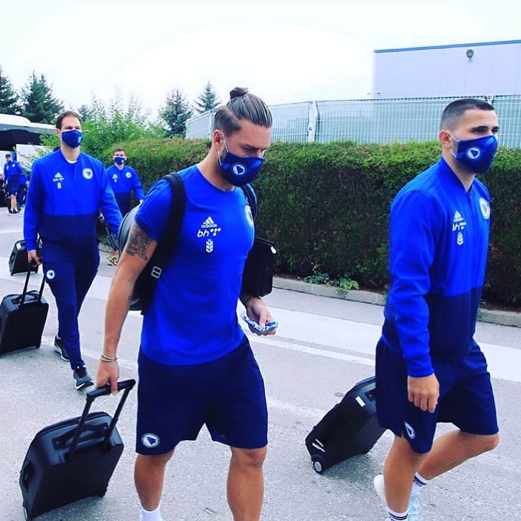 エルミン・ビチャクチッチのインスタグラム：「🇧🇦 🧳 🇮🇹  #herewegoagain #backatit #nationalteam #florence #italy #jednasijedina #thatway」