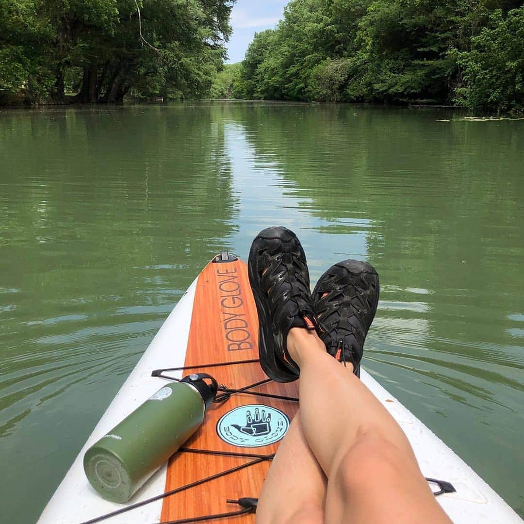 ホカオネオネのインスタグラム：「Raise your hand if you've tried or learned something new this month. 📸 @baileyheagie #TimeToFly」