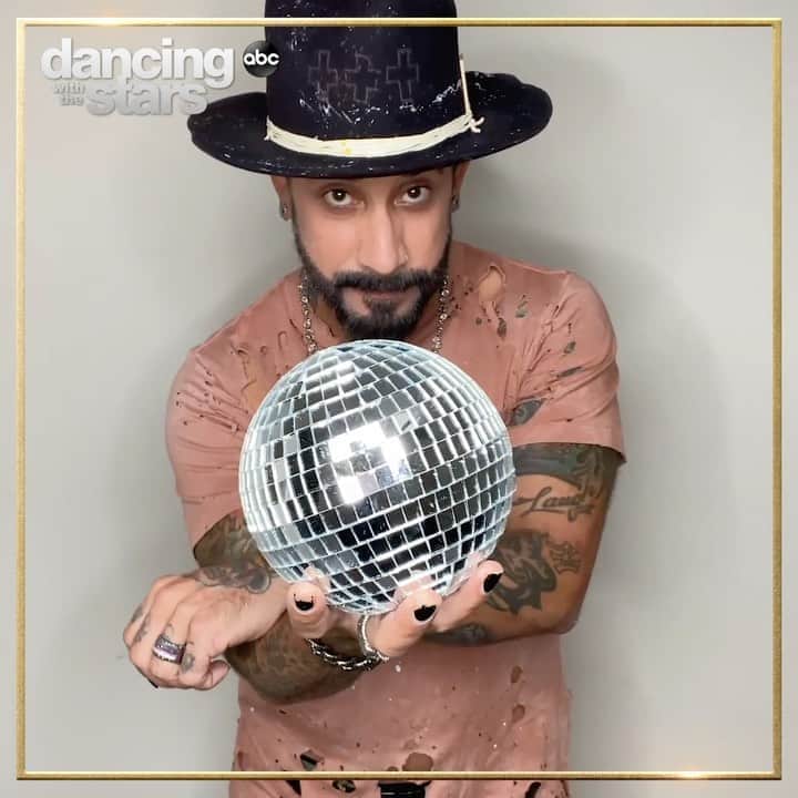 A.J.のインスタグラム：「Couldn’t be more excited to join @dancingabc as a member of this season’s cast! Doing this all for my family!!! Tune in to the season premiere Sept 14 to watch me make them proud!! #DWTS」