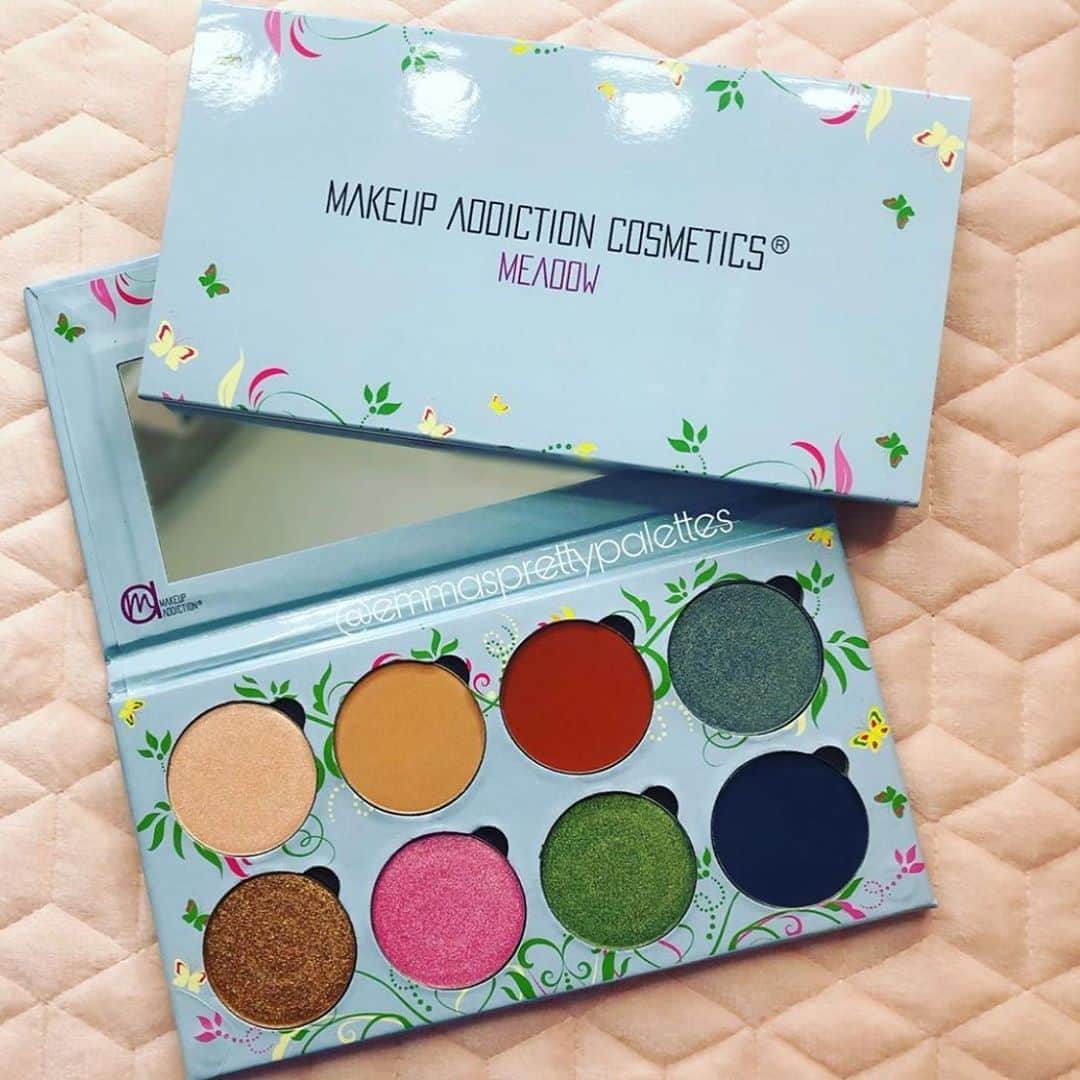 Makeup Addiction Cosmeticsさんのインスタグラム写真 - (Makeup Addiction CosmeticsInstagram)「@emmasprettypalettes is excited about her Meados palette and we don’t blame her! Isn’t she a beauty?! #makeupaddictioncosmetics」9月4日 1時17分 - makeupaddictioncosmetics
