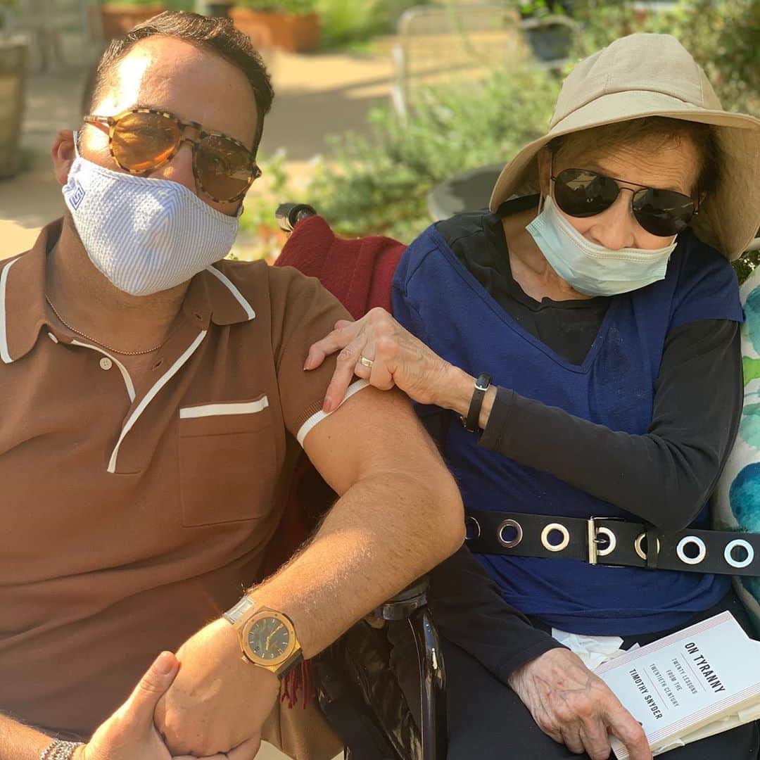ジェレミー・ピヴェンのインスタグラム：「What a gift to be able to spend time with my mom . Hope you utilized this time to connect with those who mean the most to you. So much to learn from from those who came before us」