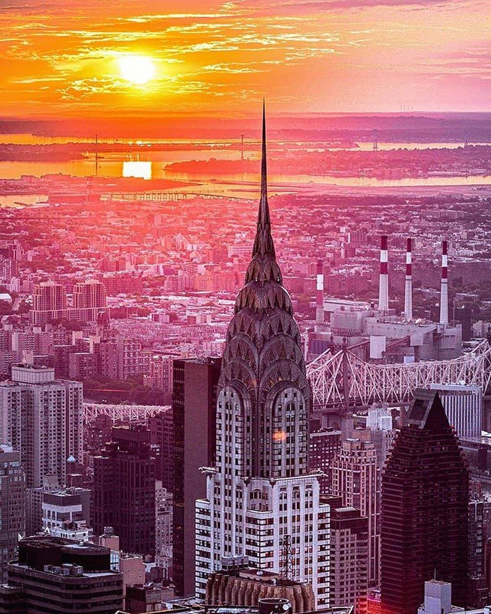 Empire State Buildingさんのインスタグラム写真 - (Empire State BuildingInstagram)「Feels like the start of something new ☀️ ⠀⠀⠀⠀⠀⠀⠀⠀⠀ 📷: @coreyhnyc, @crissibeth #EmpireStateBuilding」9月4日 1時32分 - empirestatebldg