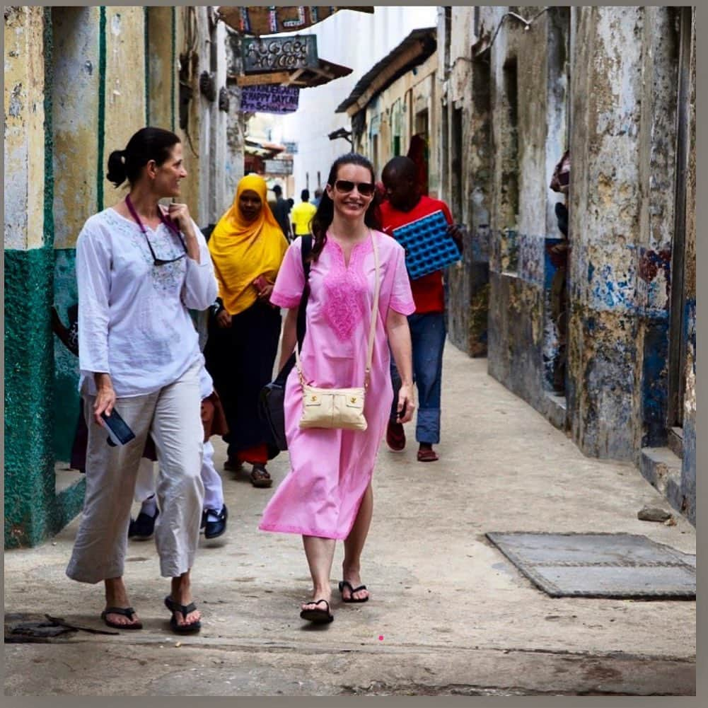 クリスティン・デイヴィスさんのインスタグラム写真 - (クリスティン・デイヴィスInstagram)「A year ago I shared this flashback pic of @amevipix and I in Lamu, Kenya. Little did i know we were going to be trapped in our homes for the foreseeable future ... Well not trapped , but as a Californian i could not go to Kenya now if I wanted too. Hard to wrap one’s head around this fact though. I don’t think I have ever gone this long without setting foot on a plane in 30 years !  But also one is needed at home . It’s a different life right now. How are all of you feeling ?  #2020  should have it’s own special emoji .....」9月4日 1時34分 - iamkristindavis