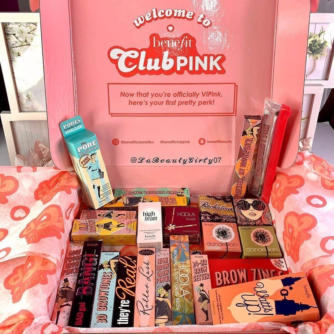 Benefit Cosmeticsさんのインスタグラム写真 - (Benefit CosmeticsInstagram)「Time for a PINK-me-up! 🛍💕 Get FREE shipping on ALL orders at benefitcosmetics.com through 9/7 with code: GOODSHIP! #regram @labeautygirly07 #benefit」9月4日 1時40分 - benefitcosmetics