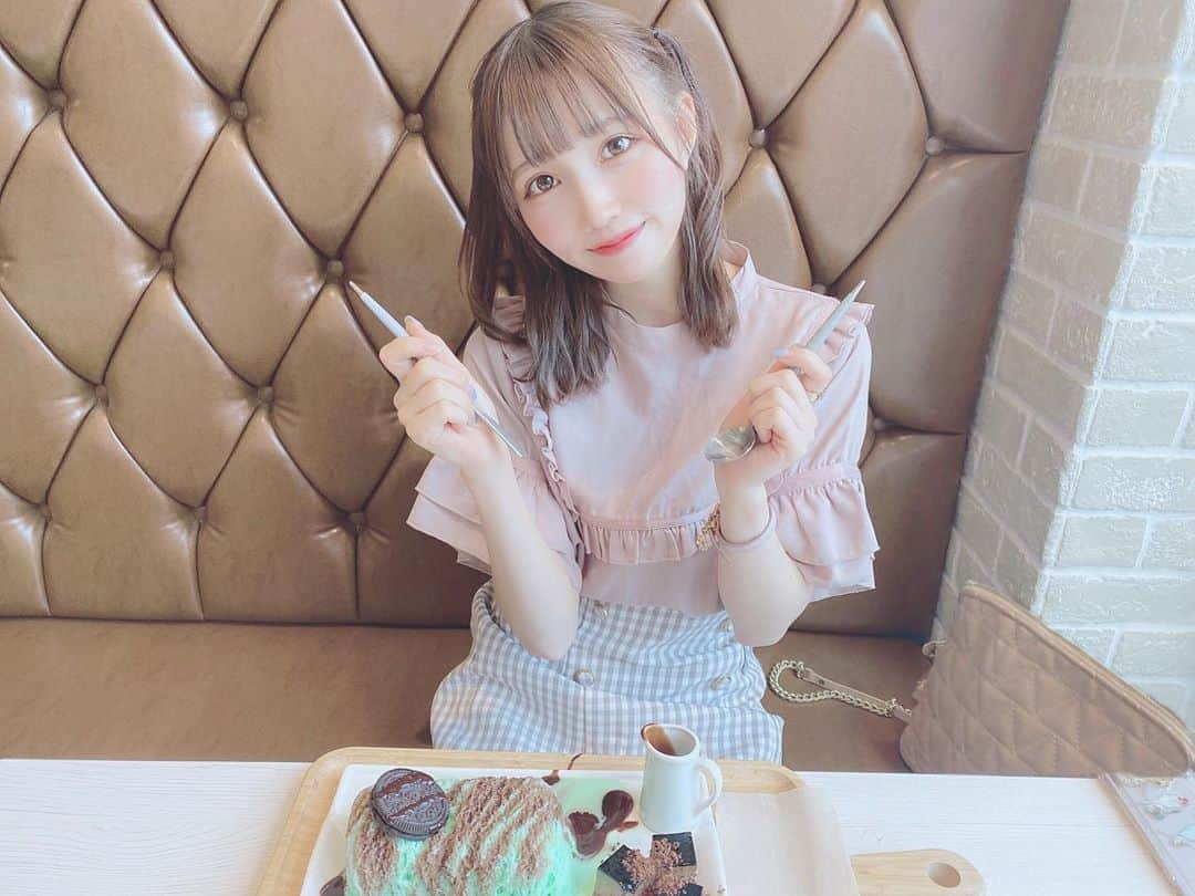 青葉ひなりさんのインスタグラム写真 - (青葉ひなりInstagram)「この前新大久保のseoulcafe いってきたよ〜！  チョコミン党にはたまらん  夏は色んなかき氷いきたくなるよね おすすめあったらおしえて  #seoulcafe #チョコミン党　#新大久保カフェ #新大久保グルメ #かき氷 #新大久保かき氷 #merryjenny#niceclaup」9月4日 1時55分 - hinari_festive