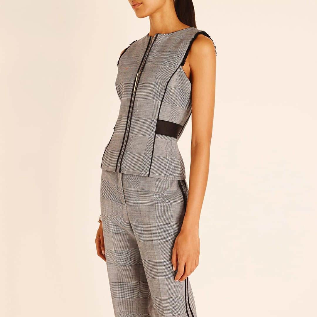アマンダ ウェイクリーのインスタグラム：「The Wakeley Woman's answer to effortless power dressing.... versatile separates with iconic sporty detailing in this season's key check tailoring #tailoring #sporty #style」