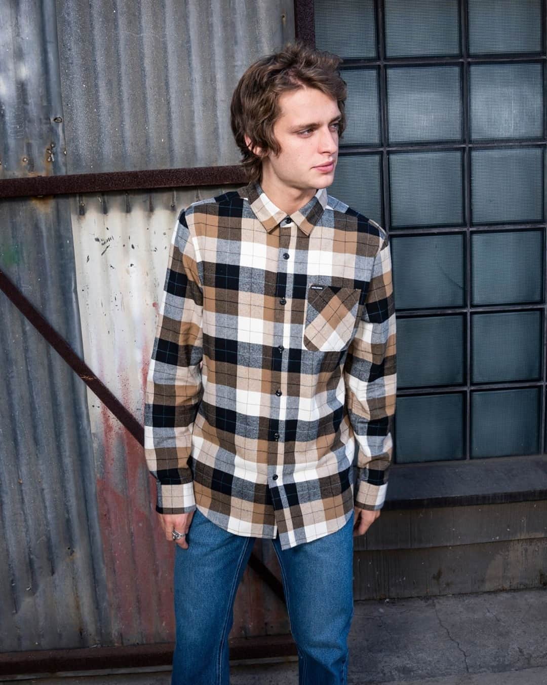 ボルコムのインスタグラム：「The Caden flannel will keep you cozy! #taptoshop」