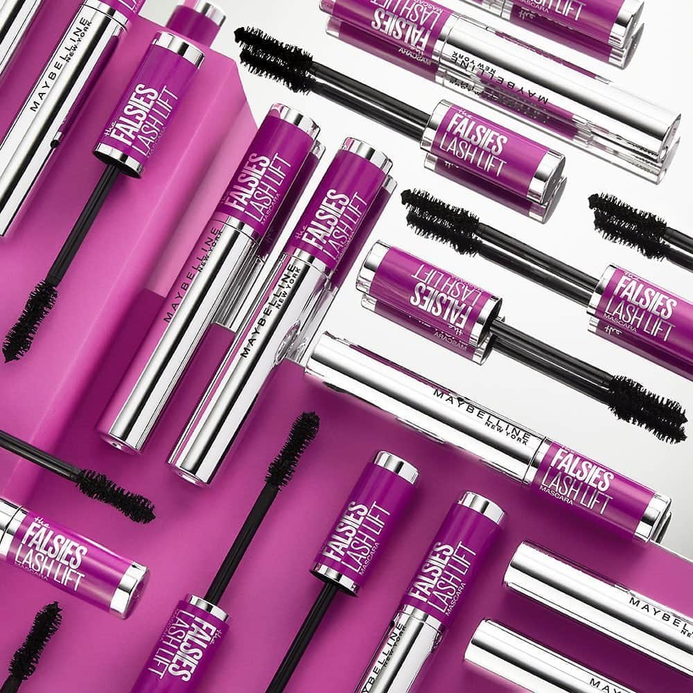 Maybelline New Yorkさんのインスタグラム写真 - (Maybelline New YorkInstagram)「Believe the hype! Our #falsieslashlift mascara gives you the look of a salon lash lift right in the comfort of your home for less. Tag a friend that needs this mascara in their kit! 💜」9月4日 2時00分 - maybelline