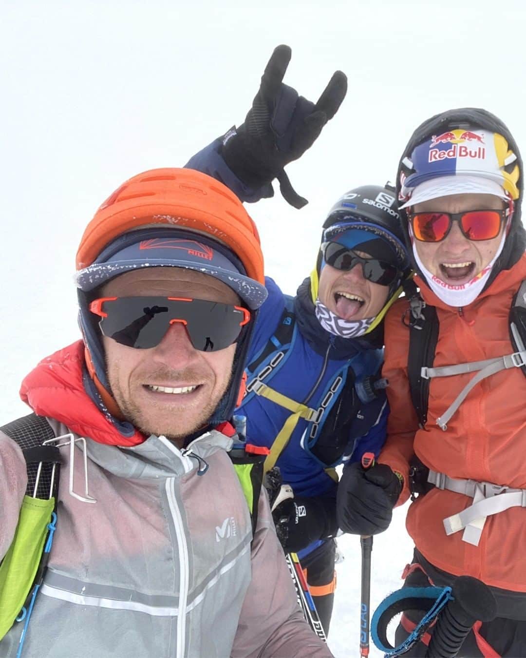 ミレーのインスタグラム：「Cold weather on a whiteout day but the power of these 3 must have been warming the atmosphere up! Selfie taken by @jorisperillatpessey during a fun day with friends @gedeonpochat and @remi_bonnet!  #MilletRiseUp」