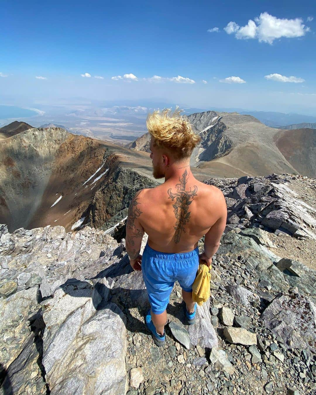 ジェイク・ポールさんのインスタグラム写真 - (ジェイク・ポールInstagram)「Went 11,000 feet into the mountains for a week with no service to train and mentally prepare for my fight november 28th... I fought 2 bears, ran up 3 mountains, caught and cooked my own meals over a fire, swam miles across freezing lakes, bathed in rivers naked, took some pictures good enough to be an apple wallpaper, rode my bike a marathon with tmz chasing me, and got so high into the mountains we used the snow for hydration. 10/10 would recommend.」9月4日 2時01分 - jakepaul