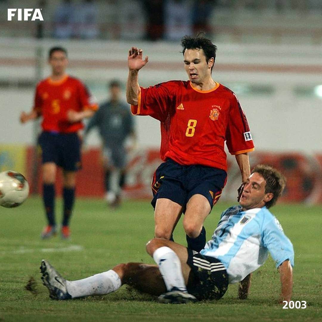 FIFAワールドカップさんのインスタグラム写真 - (FIFAワールドカップInstagram)「2003 #ThenAndNow 2018⁣⁣ ⁣ 🇪🇸 @andresiniesta8⁣ ⁣ Intelligence. Talent. #WorldCup Legend.」9月4日 2時10分 - fifaworldcup