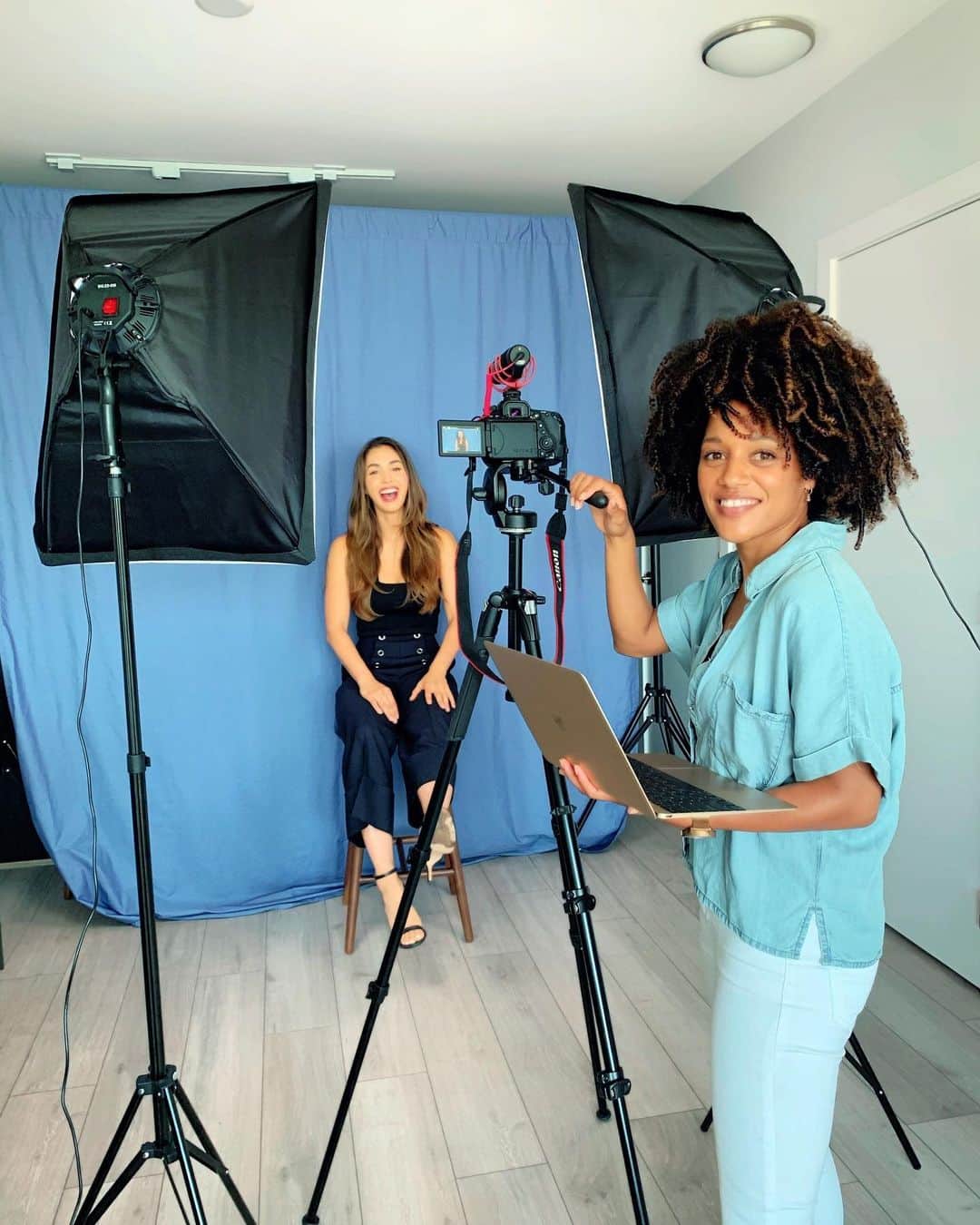 リンジー・モーガンのインスタグラム：「Mom’s getting back to work...🙃 . . . Thank you to my biscuit @bethanybrown for helping me make some magic ✨ and dust off the cobwebs 🕸」